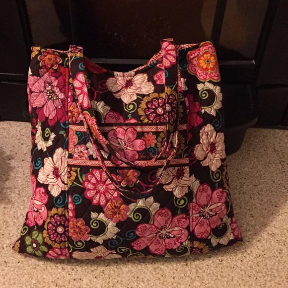 Vera Bradley Handbags - 🌺EUC Vera Bradley Medallion Tote🌺